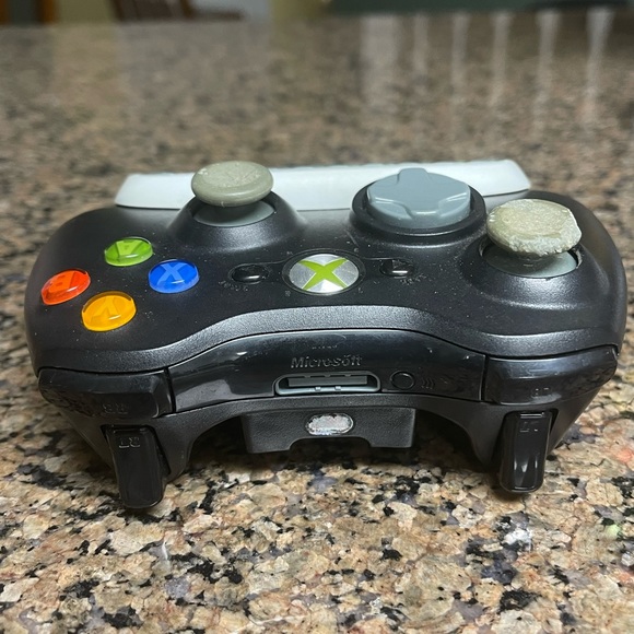 Microsoft Xbox 360 Wireless Chatpad and Microsoft Xbox 360 Wireless Controller - Picture 2 of 5